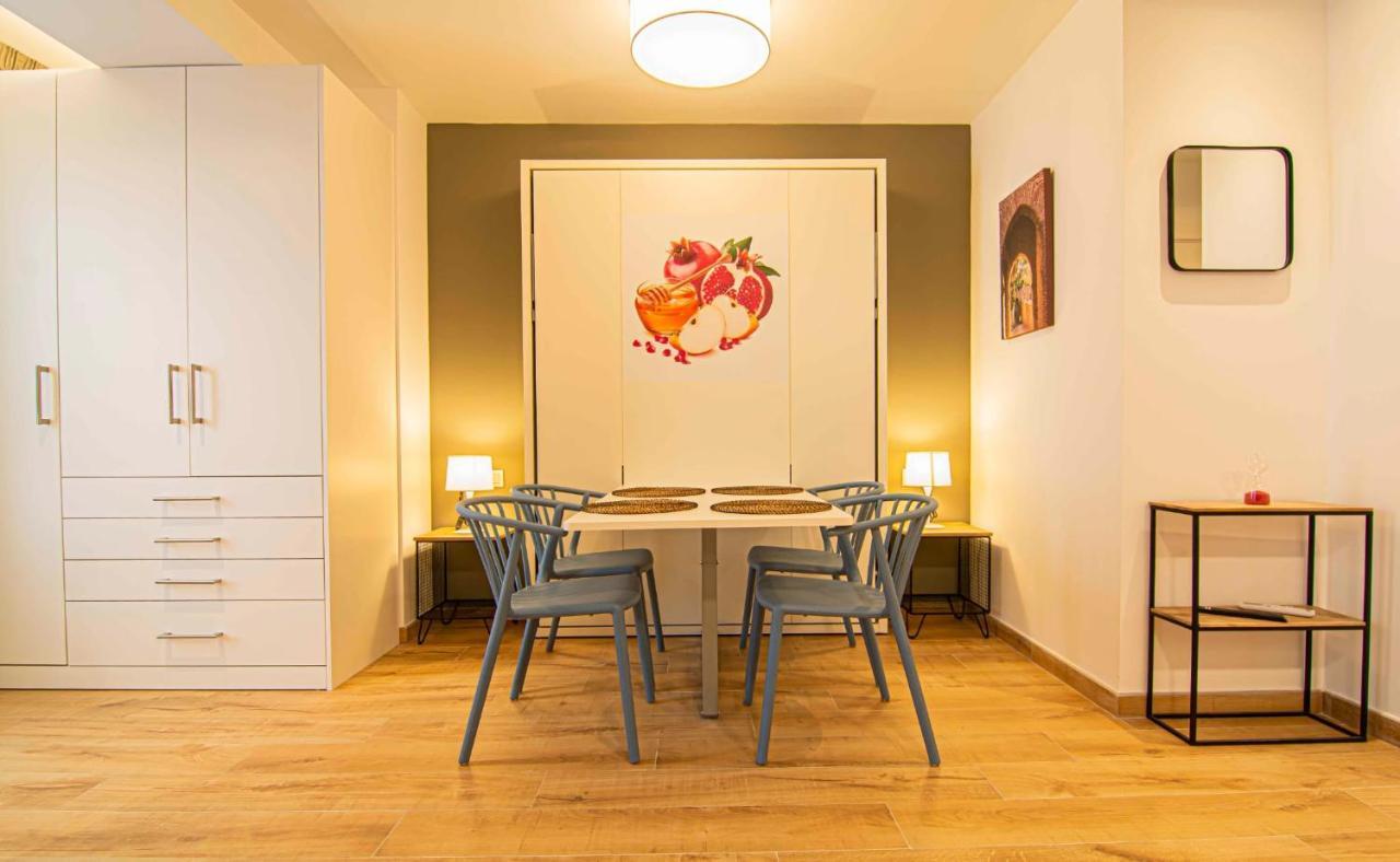 Apartamentos Leonor Malaga Exterior photo