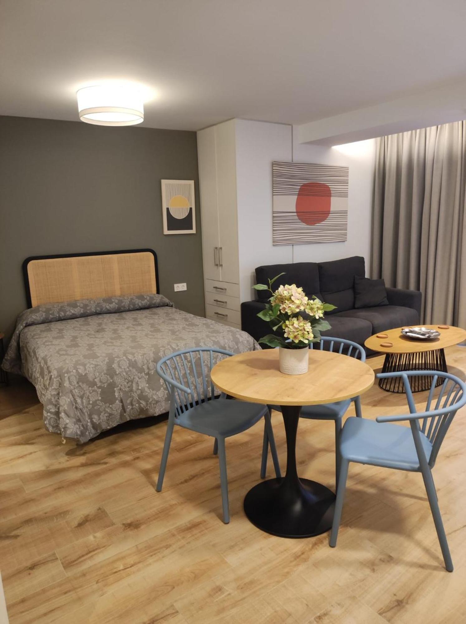 Apartamentos Leonor Malaga Exterior photo